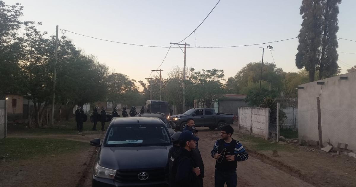 ASFIXIADO- Todas las fuerzas policiales rodearon la cuadra y el Talibn no pudo burlar el cerco Junto a dos cómplices habría ultrajado a una mujer en Robles- Es dueño de una lista interminable de delitos