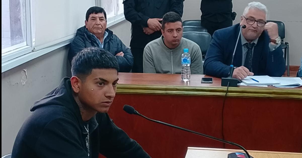 CONTRACARA- Bruno Samuel Ibñez primo de Milady y Nicols Nico Gómez se enfrentaron ayer en careo fue un spero duelo verbal Hoy el tribunal recrea la reconstrucción del crimen