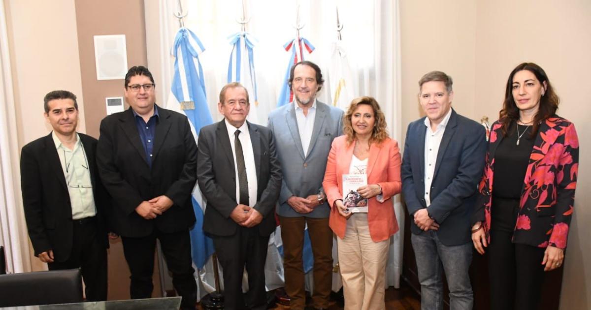 Fuentes recibioacute al ex embajador de Argentina en Bolivia Ariel Basteiro