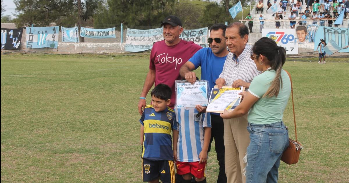 Reconocen a Jorge Woitquivich por su carrera como DT