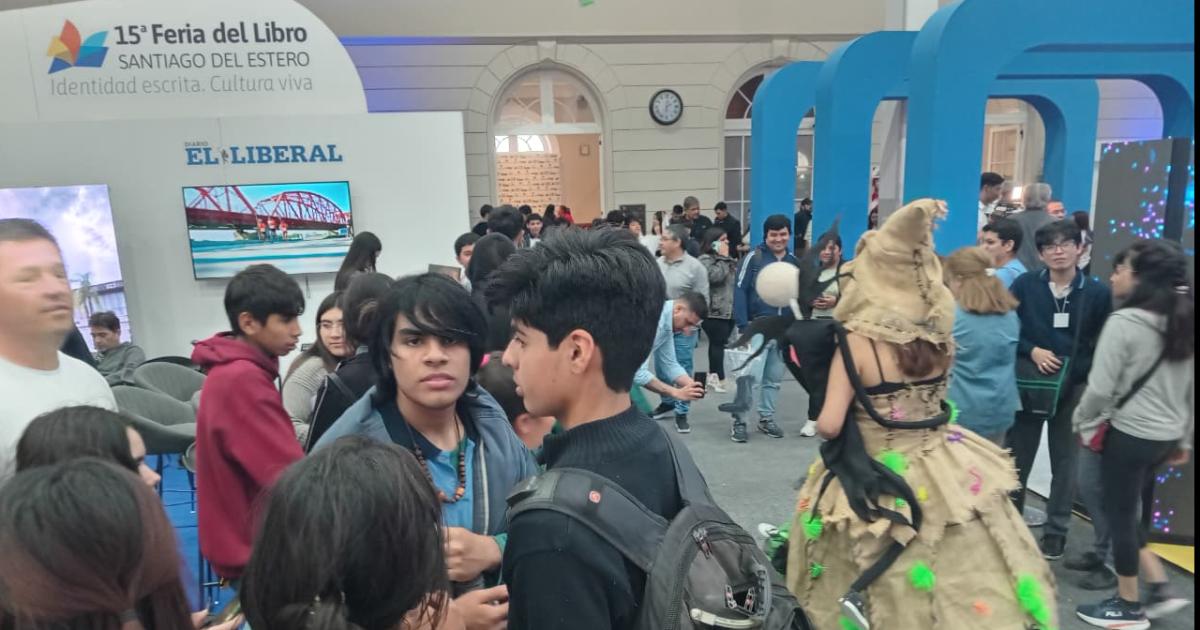 Miraacute aquiacute la agenda destacada del tercer diacutea de la Feria del Libro