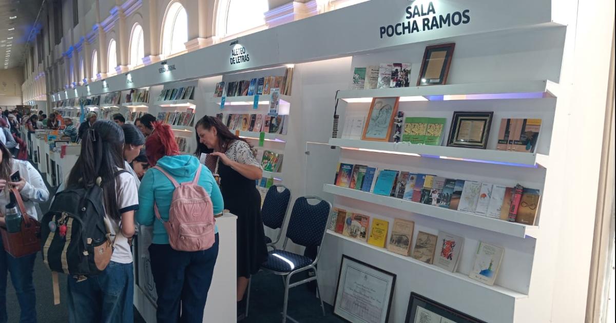 Una ventana friense al mundo de las palabras en la Feria del Libro