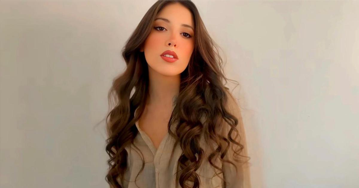 VALENTINA SILVA Presenta hoy su primer libro Nosotros y Ellos