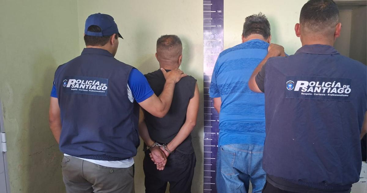 Curandero filmoacute a una clienta desnuda luego la extorsionoacute y obligoacute a tener sexo con eacutel y sus amigos