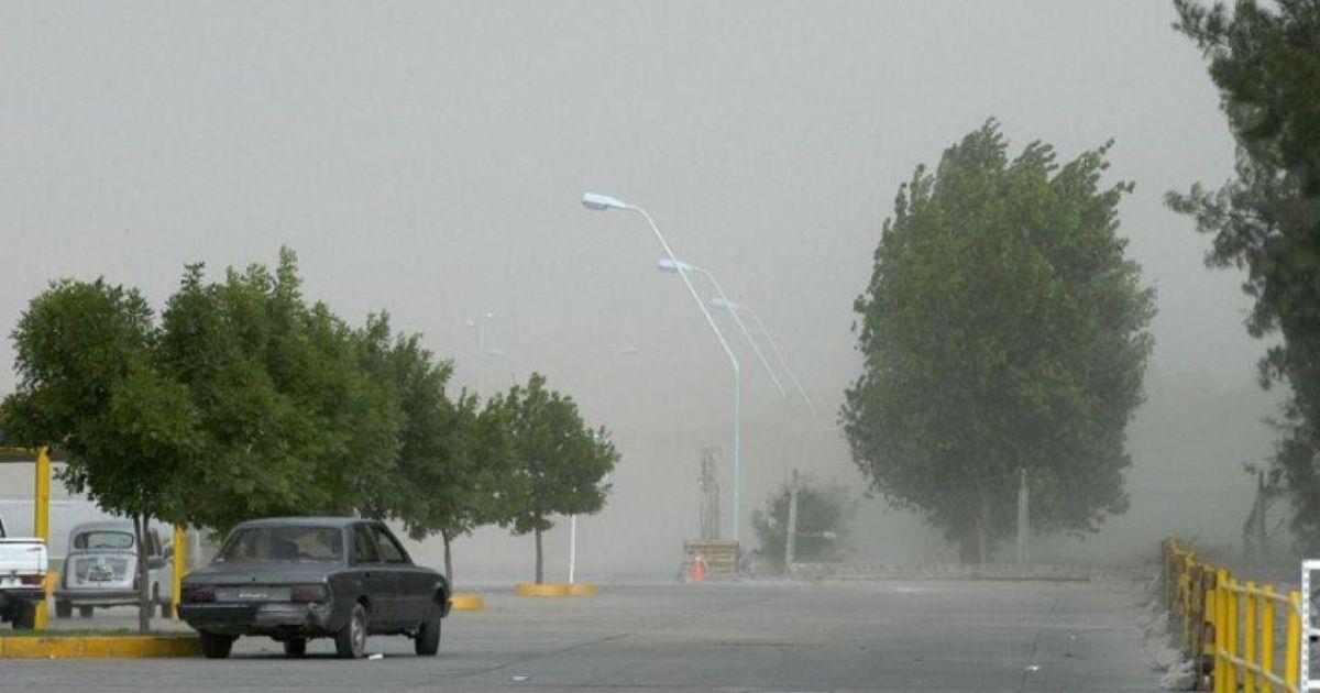 Ante las fuertes raacutefagas de viento piden no ingresar al Parque Aguirre