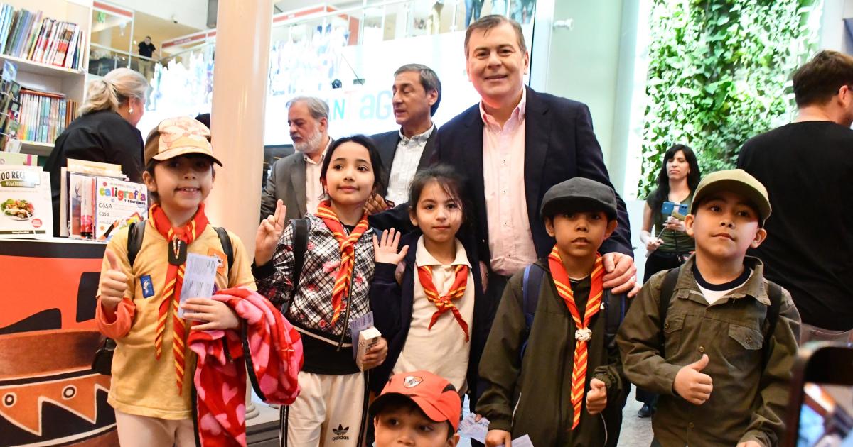 El gobernador participoacute del 4deg Espacio Infanto Juvenil y de Coacutemics en el CCB