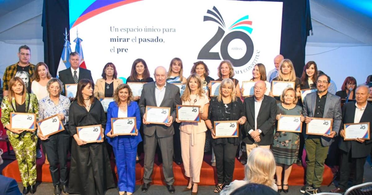 Fuentes formó parte del conversatorio sobre los 20 años de la Reforma Constitucional del 2005 en la Feria del Libro