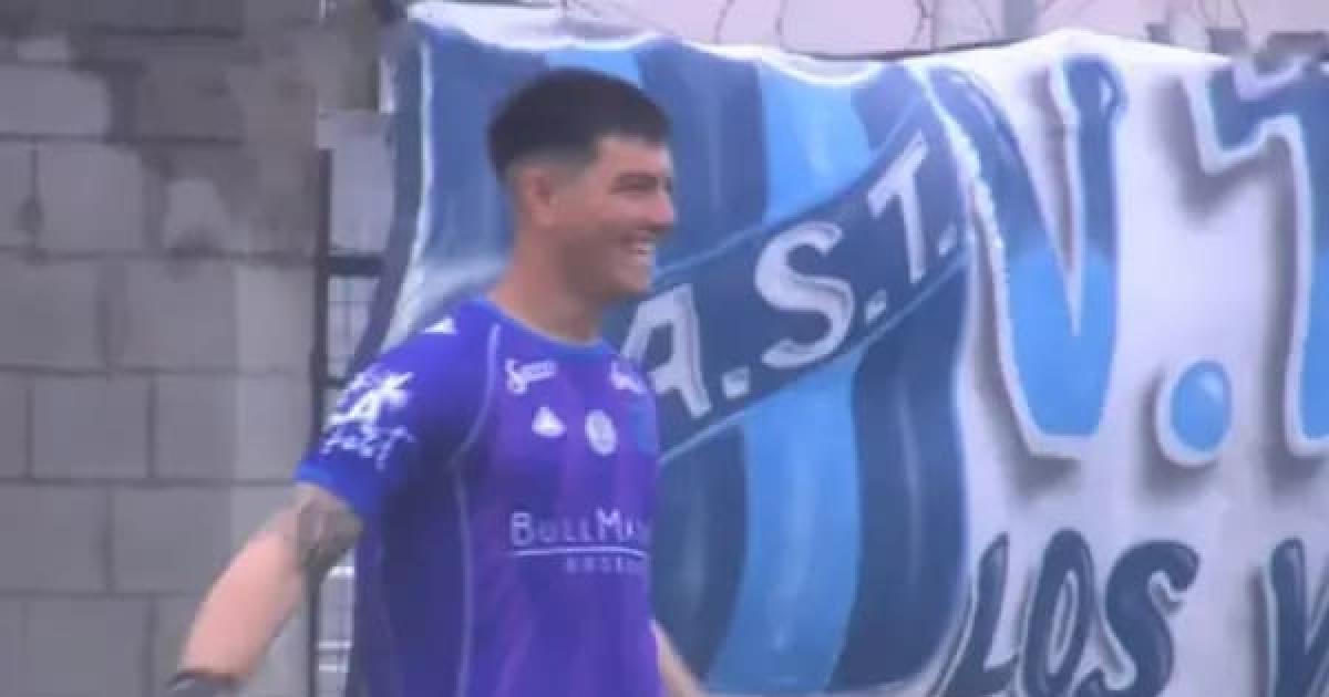 VIDEO- El golazo insoacutelito de un arquero en la Isla Maciel sacudioacute la Primera Nacional