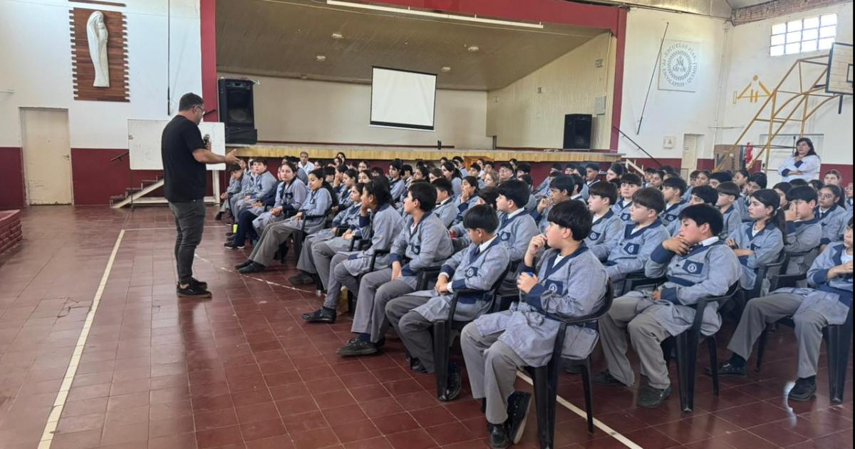 Sebastiaacuten Mascherano cerroacute el ciclo de charlas sobre consumo problemaacutetico