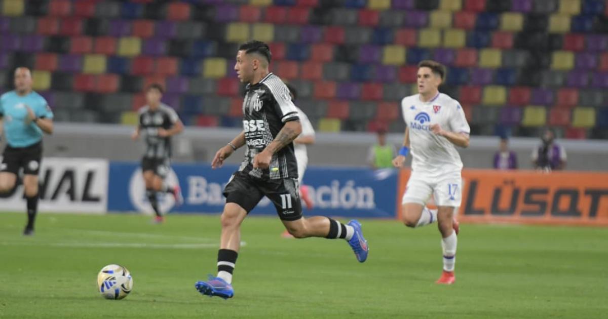 Central Coacuterdoba perdioacute un partido clave ante Tigre