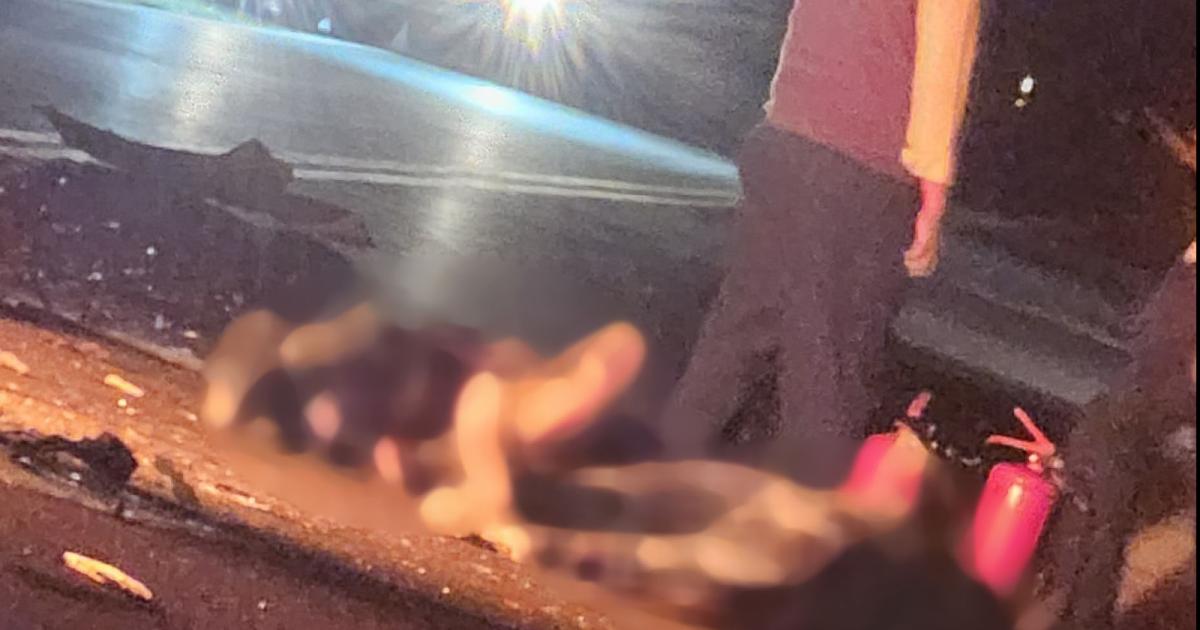 DESOLACION Las víctimas han sido halladas a diez metros del coche en llamas