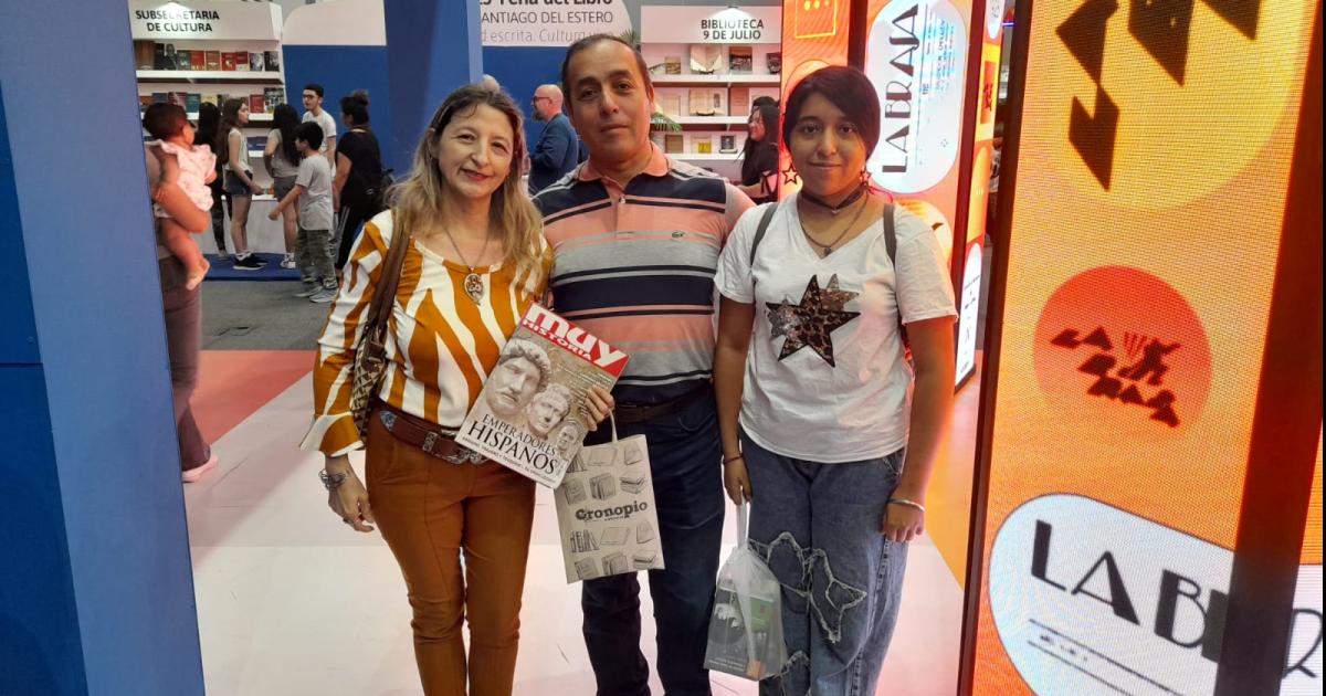 FOTOS Uacuteltima jornada de la Feria del Libro 2025- grandes y chicos dicen presente este domingo