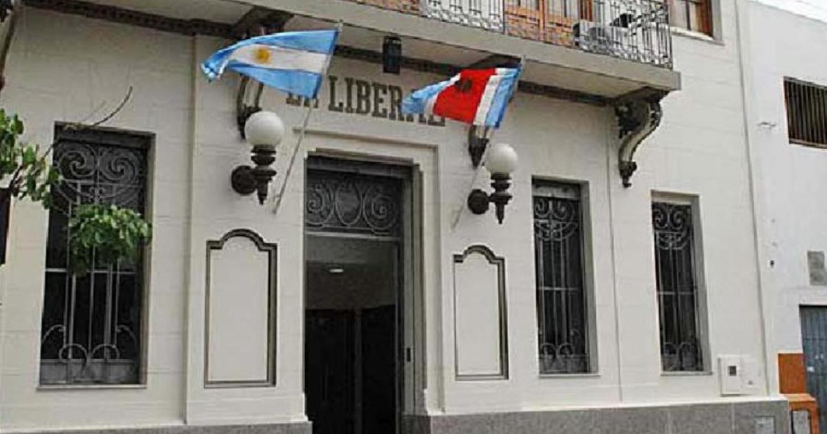 El mail al editor de El Liberal que se filtroacute- entre pantallas y libros