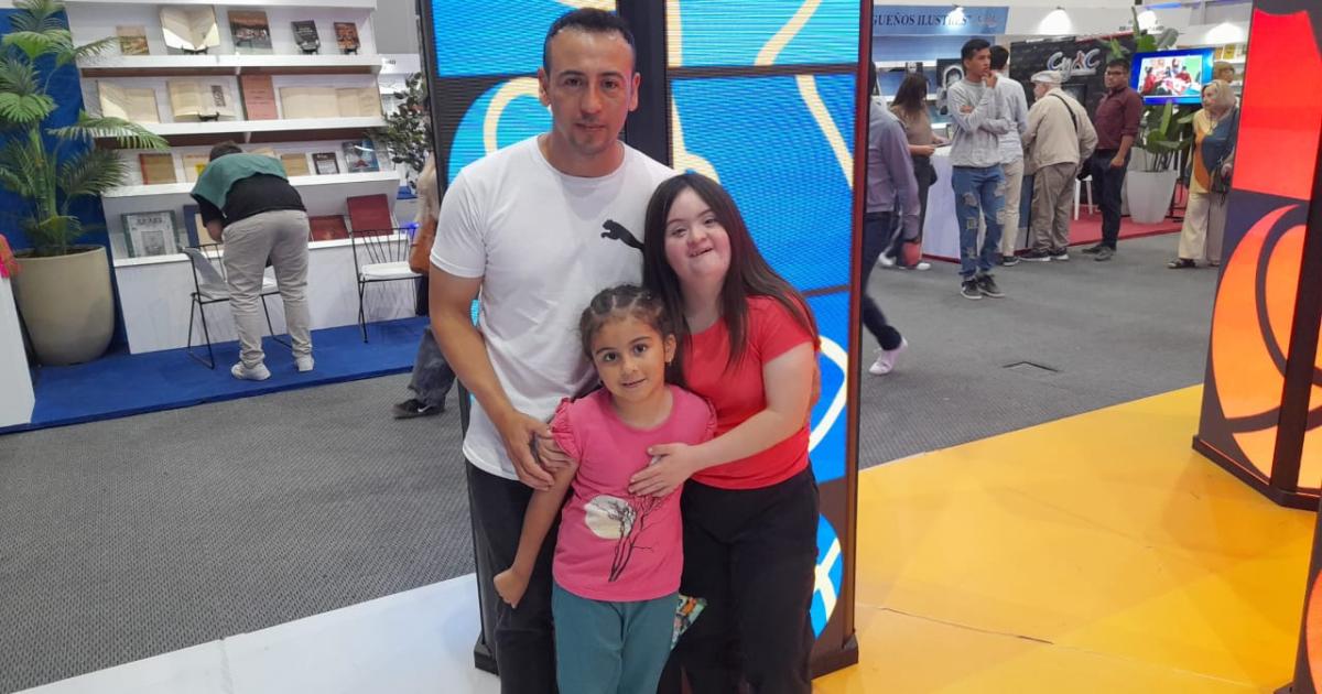 FOTOS Uacuteltima jornada de la Feria del Libro 2025- grandes y chicos dicen presente este domingo