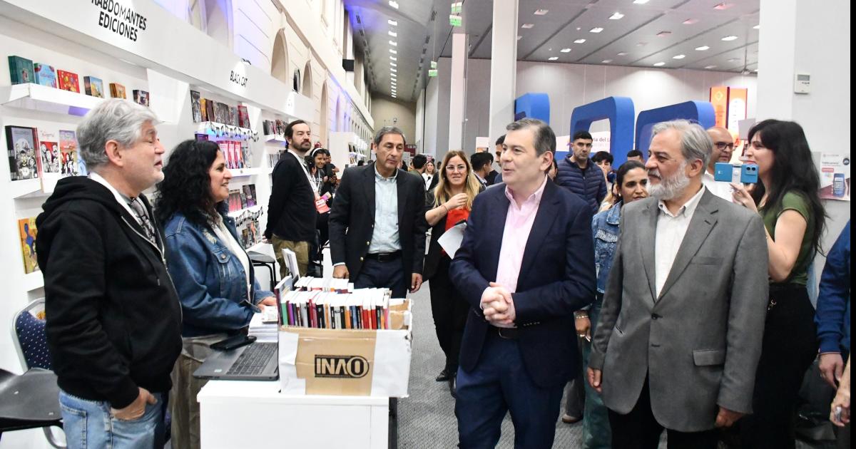 El gobernador Zamora hizo un recorrido por la Feria del Libro en el Foacuterum Centro de Convencione