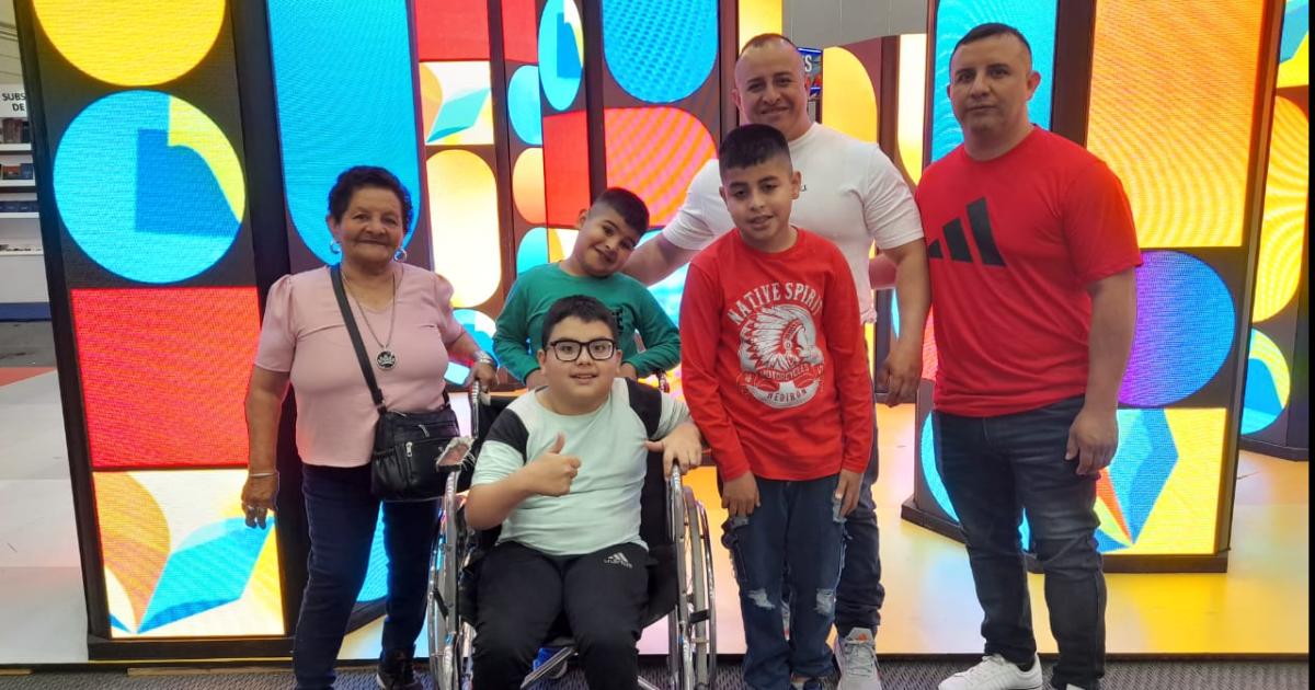 Grandes y chicos dicen presente este domingo en el cierre de la XV Feria del Libro (Foto- EL LIBERAL)