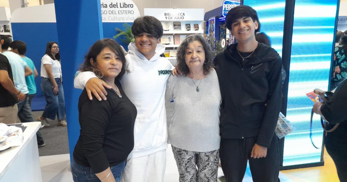 FOTOS Uacuteltima jornada de la Feria del Libro 2025- grandes y chicos dicen presente este domingo