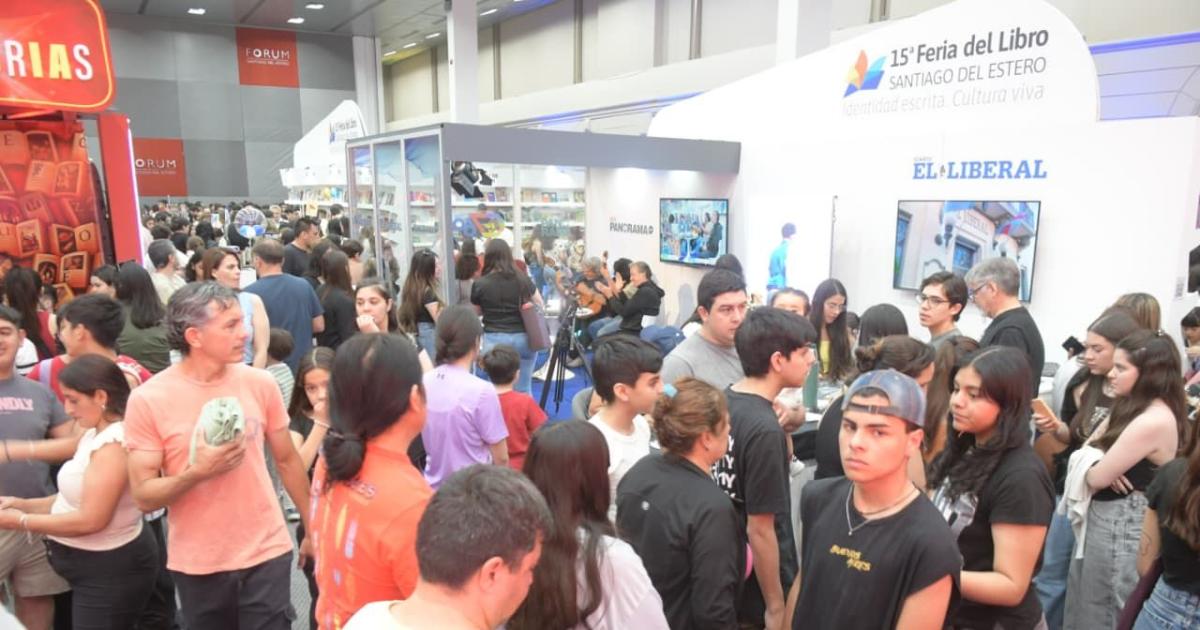 Con una masiva afluencia de puacuteblico se cerroacute la 15ordf Feria del Libro de Santiago del Estero