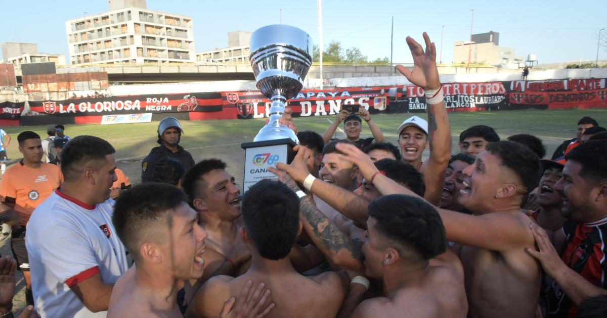 Comercio fue campeoacuten del Clausura ganoacute la Copa 60 antildeos de Canal 7 y festejoacute