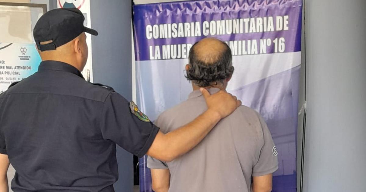 Violencia de geacutenero- lo buscaban por agredir a una mujer y lo encontraron en su casa del barrio Borges