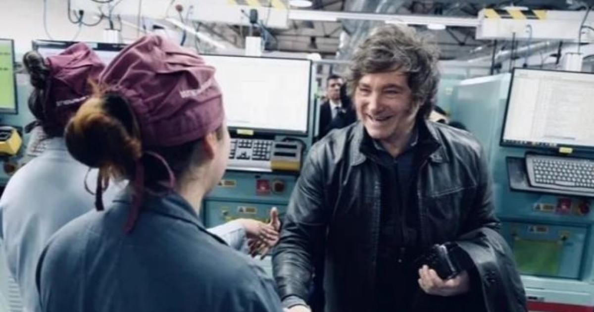 Milei suspendió su caminata en Ushuaia por la escasa convocatoria y las protestas - Foto- NA