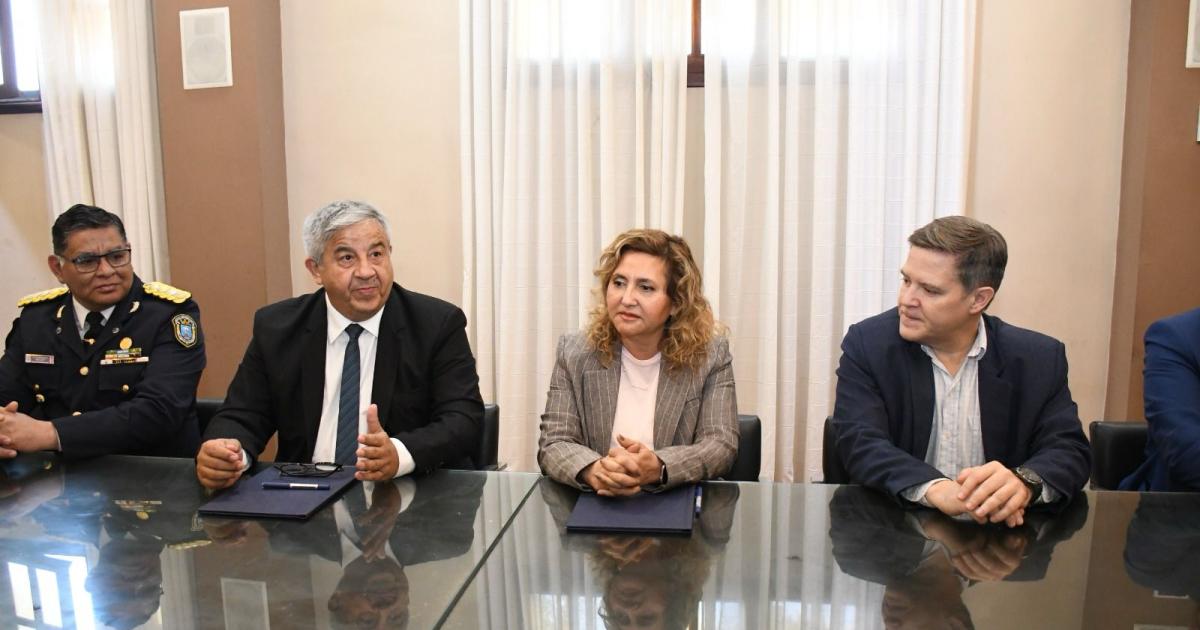 Fuentes y Marcelo Pato firmaron un convenio para crear la primera osteoteca con fines cientiacuteficos 