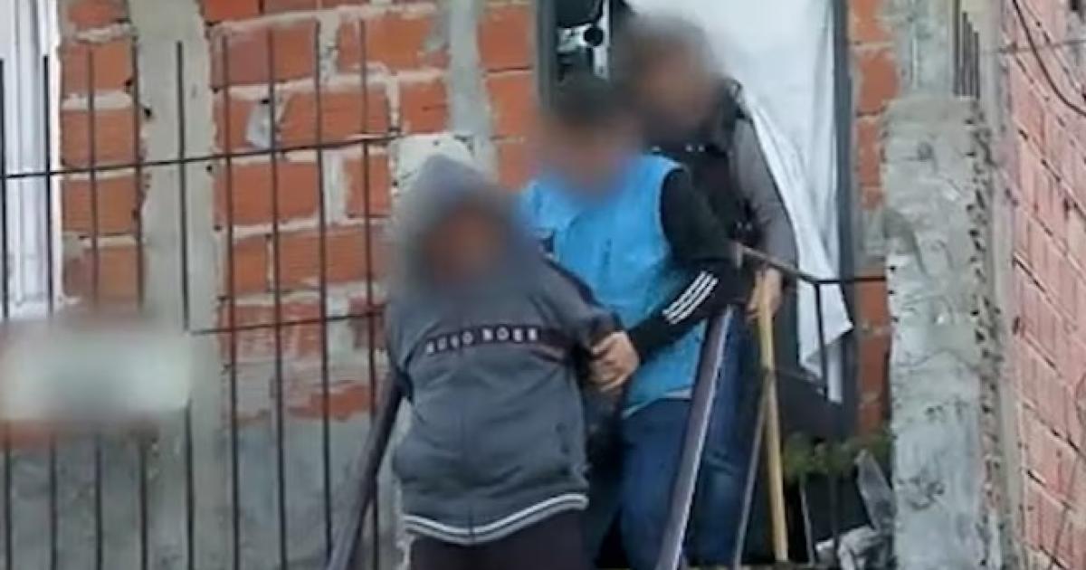 Ciberdelito- arrestan a dos sospechosos por fraude de doacutelares y pesos