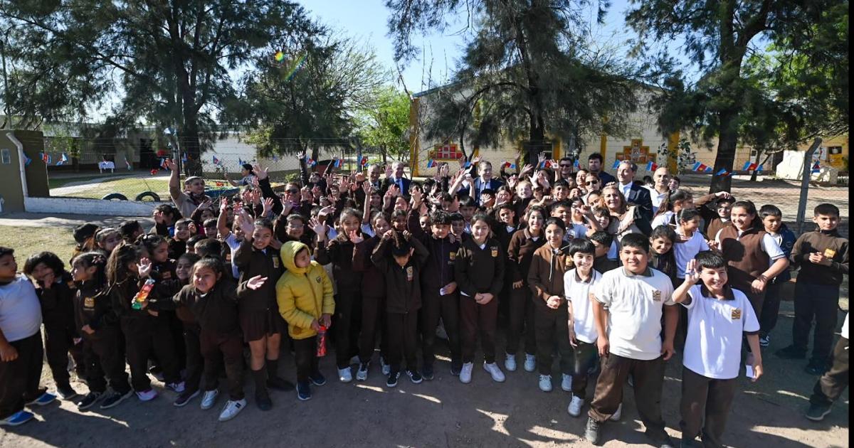 Gerardo Zamora y Eliacuteas Suaacuterez inauguraron importantes obras en Mitre y Aguirre