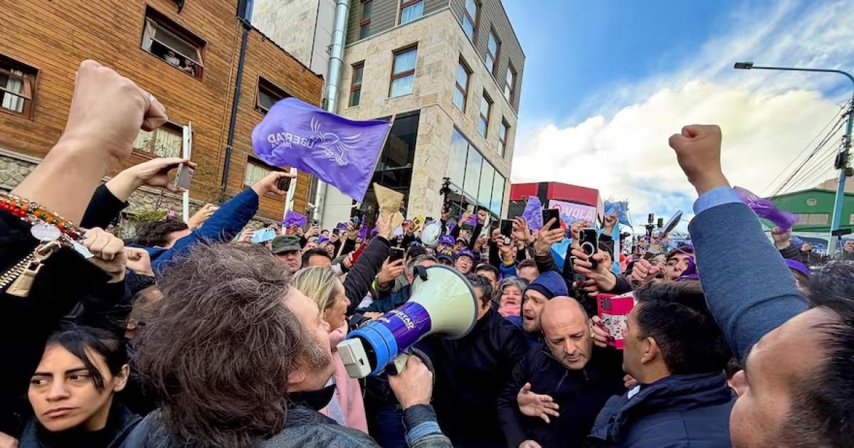 Milei furioso con el kirchnerismo tras los incidentes en Ushuaia-tiene como haacutebito destrozar si no estaacute en el poder