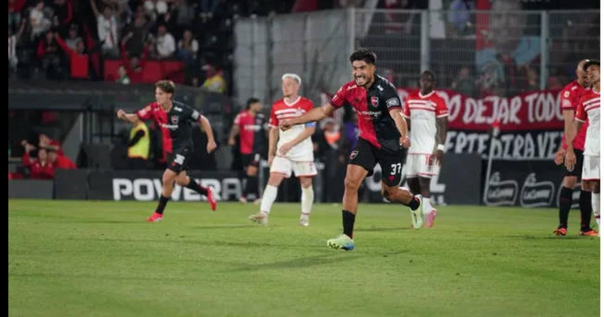Newells pudo rescatar un empate ante Estudiantes