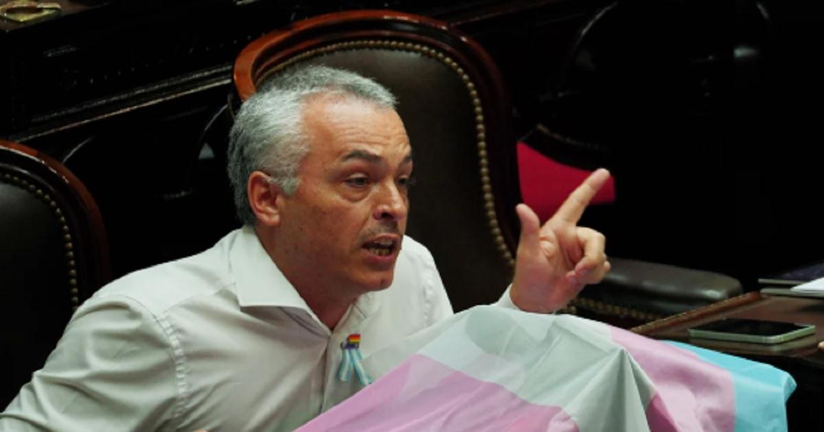 La remera Narco Airlines con la que Pauloacuten volvioacute a incomodar a Espert