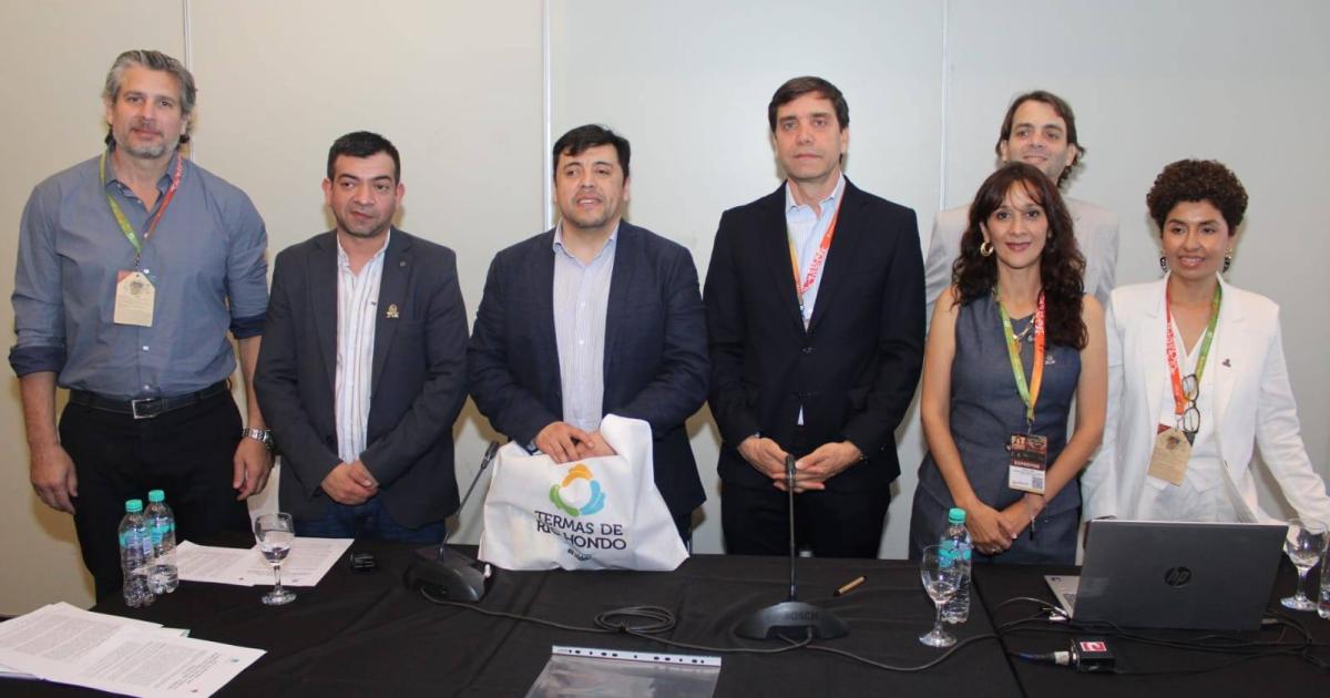 Las Termas presentoacute a Azulina la flamante mascota de la ciudad