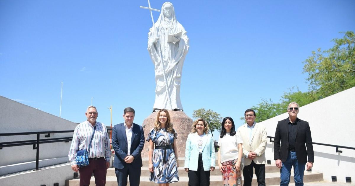 Norma Fuentes visitoacute el Parque Mama Antula junto a las escritoras Nunzia Locatelli y Cintia Suaacuterez