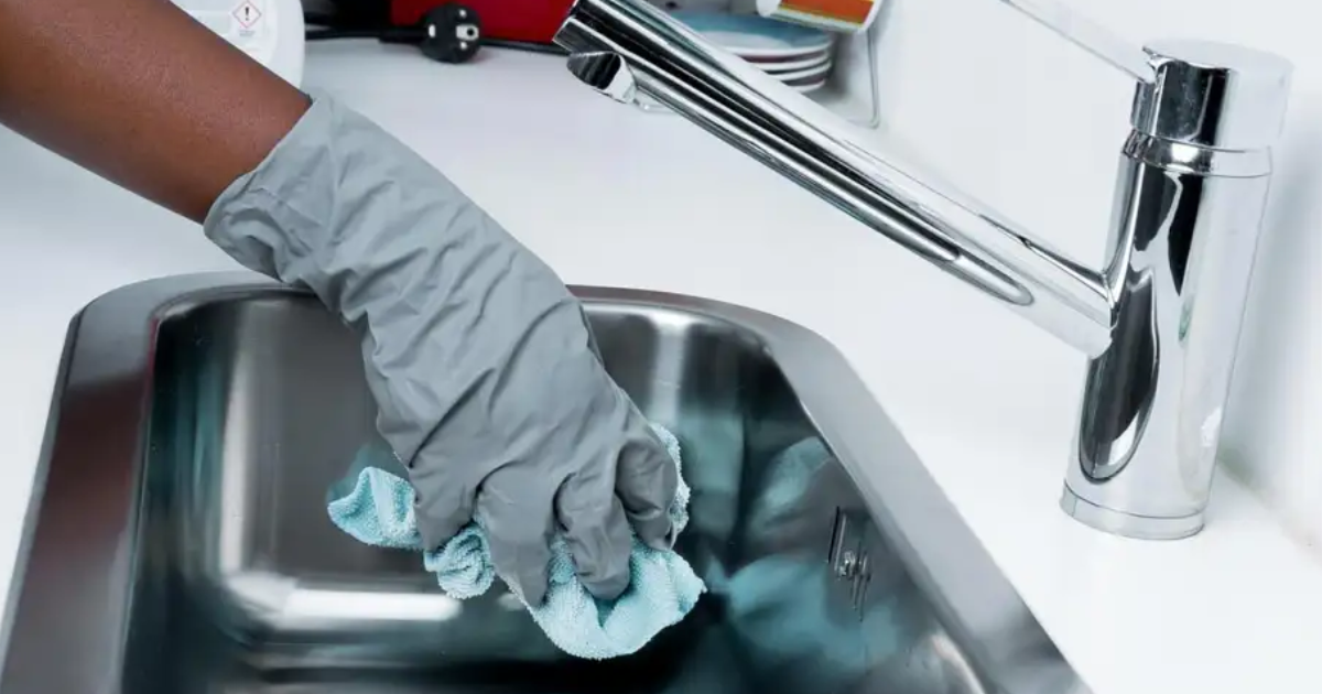 El bono de refuerzo remunerativo ser percibida por las empleadas domésticas junto con la suba del 1-en-porciento- (Foto- imagen ilustrativa)