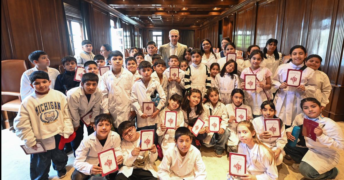 Alumnos de la Escuela Ndeg71 Fray Juan Grande de La Cantildeada visitaron Casa de Gobierno