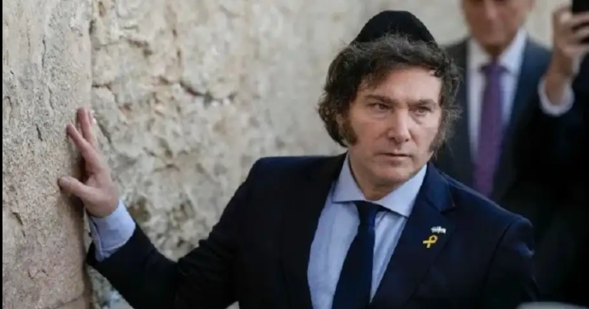 Un cartel apareció en la sede local de LLA (Foto- Archivo)