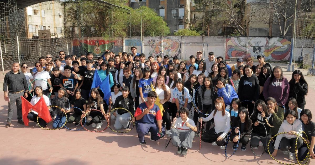 La Escuela de Comercio diraacute presente con un grupo de alumnos en el Maratoacuten