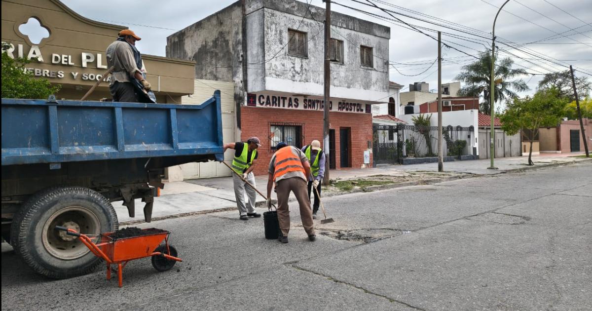 Intensifican los trabajos de bacheo en diferentes sectores de la ciudad