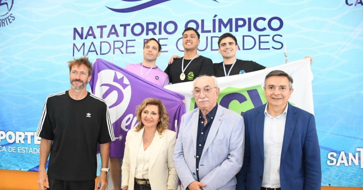 Fuentes y Dapello premiaron a ganadores del Campeonato Argentino Maacutester de Natacioacuten
