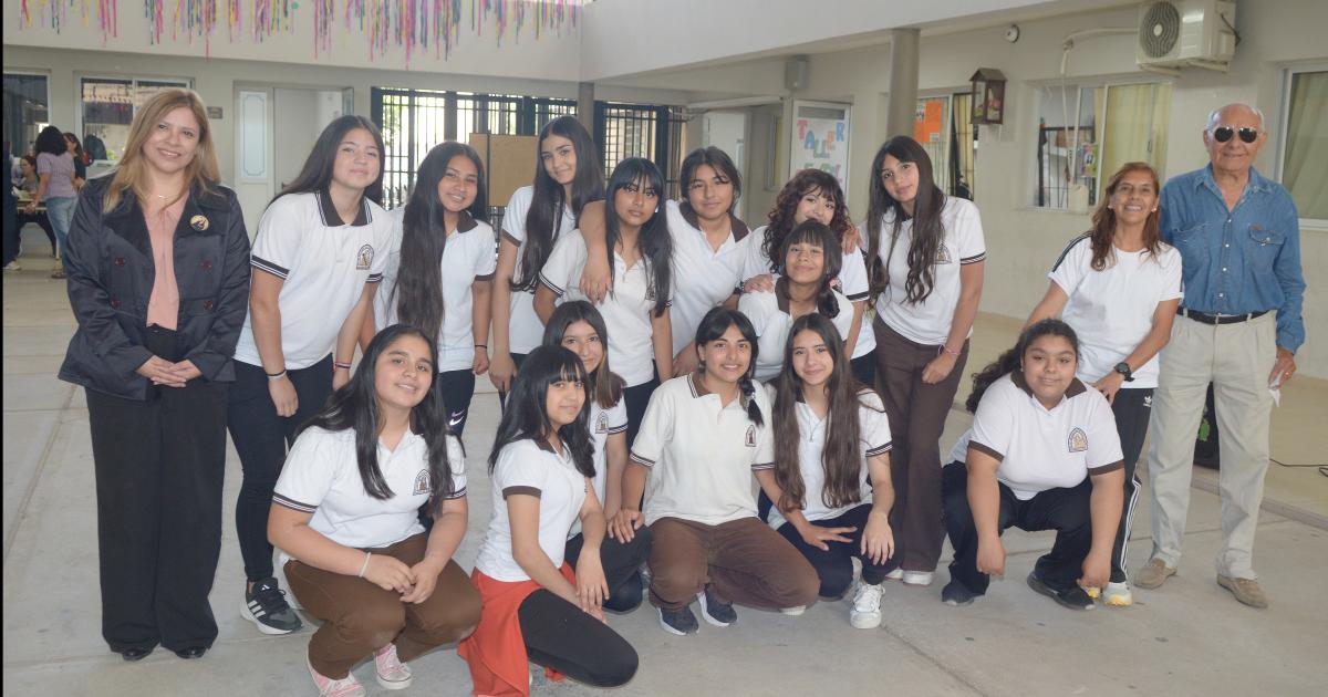 El colegio Sor Mariacutea Paz y Figueroa palpita el Maratoacuten