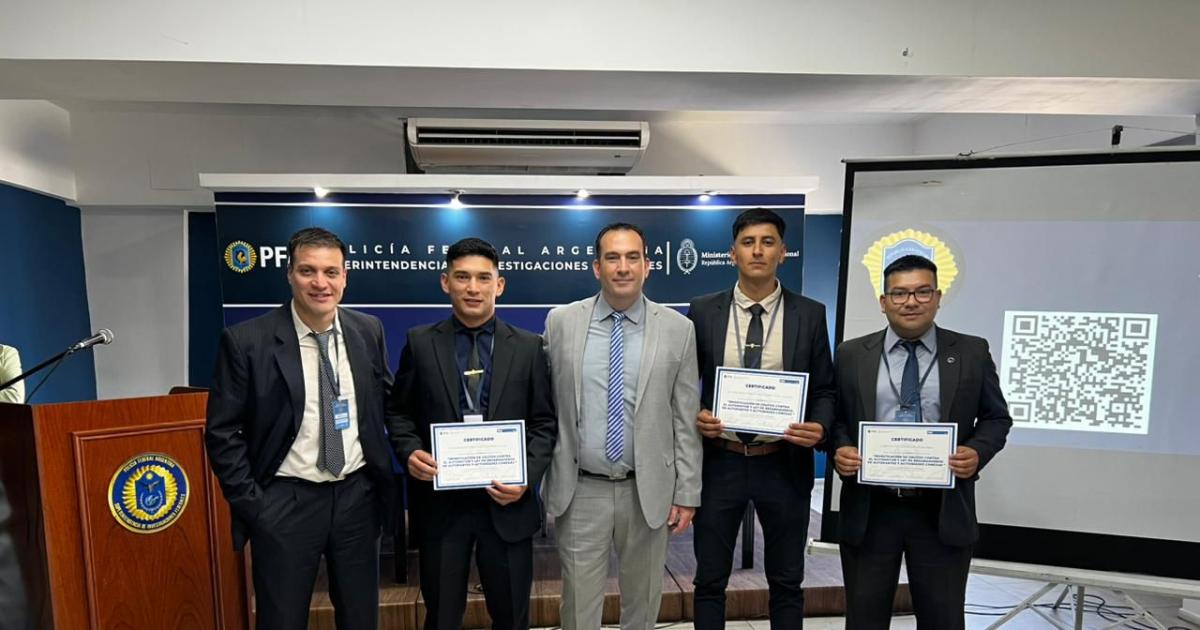 Policiacuteas santiaguentildeos se capacitaron junto a fuerzas de todo el paiacutes en delitos contra el automotor