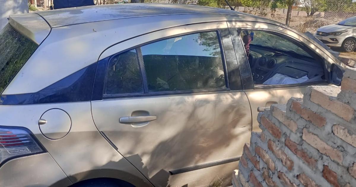 Lavacoche alcoholizado estrelloacute el auto de cliente contra una pared