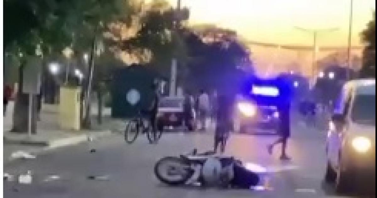 VIDEO  Brutal- se enfrentaron a machetazos y botellazos a la salida de un boliche