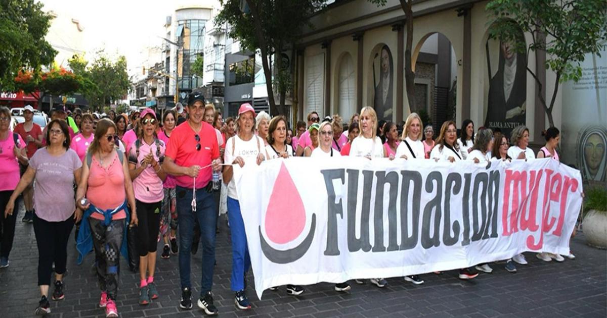 PARTICIPACIÓN Desde la organización invitan a los asistentes a concurrir con una prenda de color rosa