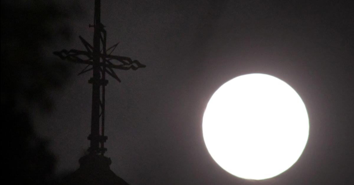La Superluna 2025 ilumina el cielo santiagueño (Foto- José Gómez  El Liberal)