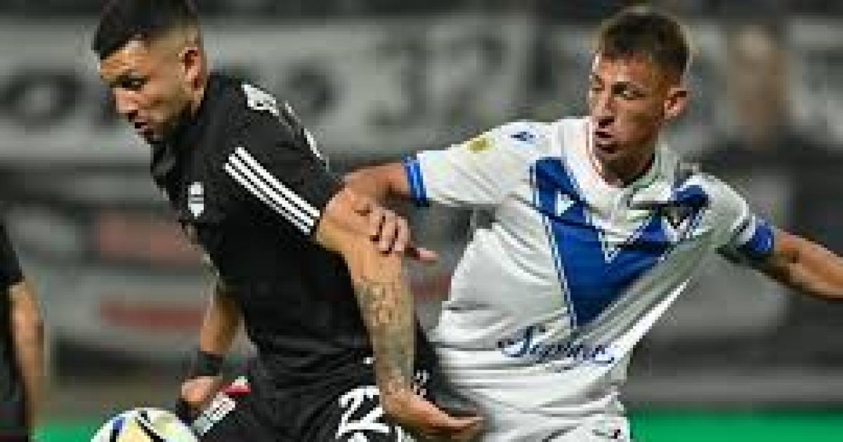 Veacutelez le empatoacute a Riestra en una intensa lucha por la cima del Grupo B 