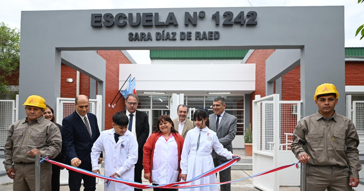 LABOR Niccolai transmitió el saludo del gobernador Gerardo Zamora y felicitó a los docentes por el trabajo realizado