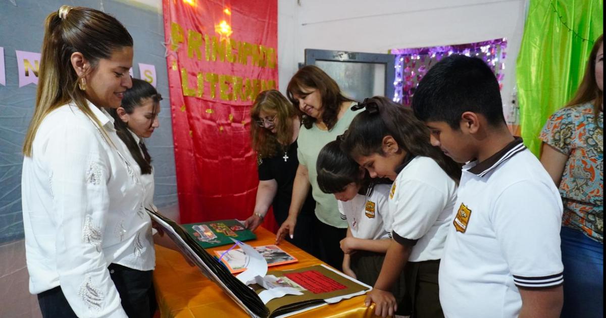 Pinto cerroacute su celebracioacuten con una kermeacutes literaria del IFD