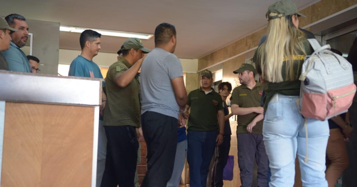 PROCEDIMIENTOS- Han sido detenidos varios gendarmes a fines del 2023 Segn la denuncia pedían  200000 a cada colectivo para que sus pasajeros trabajasen en paz sin riesgo a sufrir el secuestro de la mercadería