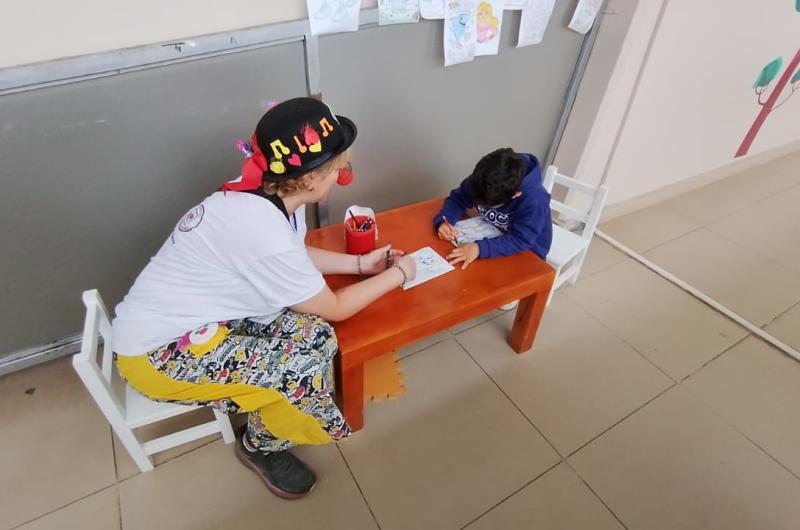 Los Payasos de Hospital llevan esperanza y alegriacutea a los pequentildeos pacientes del CISB